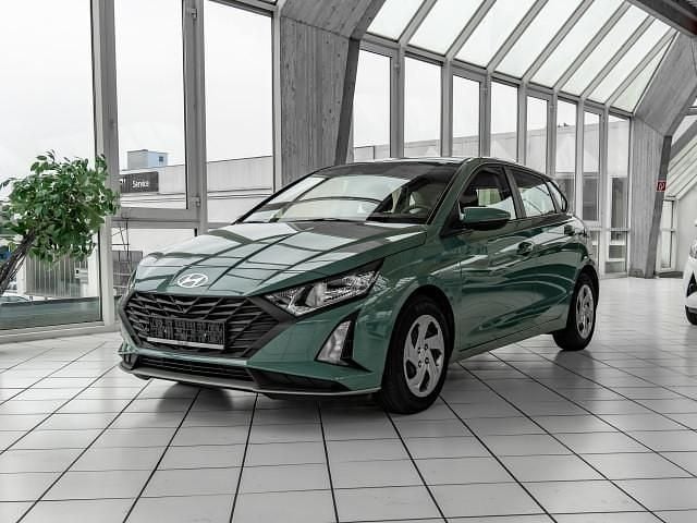 Grün Gebraucht 2024 Hyundai i20 Select Kleinwagen | 15.990 € (Superpreis) - Bild 1/4