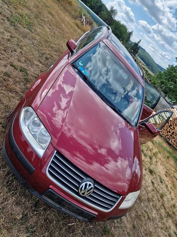 Rot Gebraucht 2003 VW Passat Kombi | 1.699 € (Superpreis) - Bild 1/4
