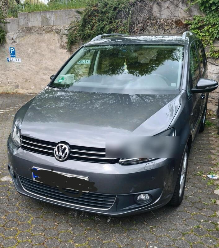 Grau Gebraucht 2013 VW Touran Van / Kleinbus | 11.000 € (Etwas zu teuer) - Bild 1/4