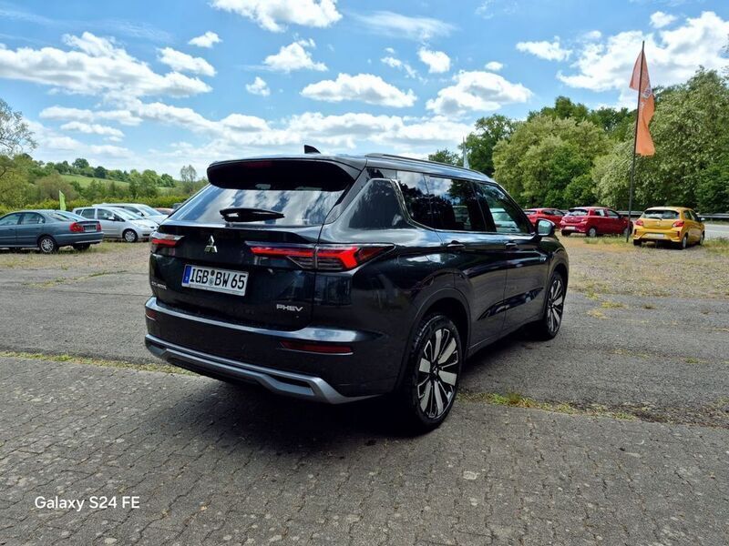 Neu Mitsubishi Outlander P-HEV Top 306 PS (225 kW) 2025 Schwarz SUV