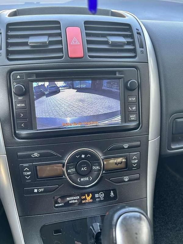 Gebraucht Toyota Auris Executive 132 PS (97 kW) 2012 Limousine