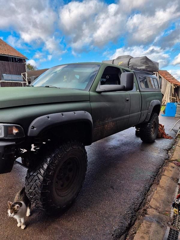 Grün Gebraucht 2001 Dodge Ram Abholung | 10.000 € (Teuer) - Bild 1/4