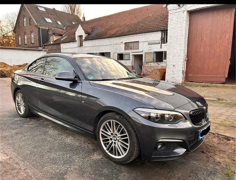 Grau Gebraucht 2018 BMW 218 M Sport Coupé | 16.900 € (Guter Preis) - Bild 1/4