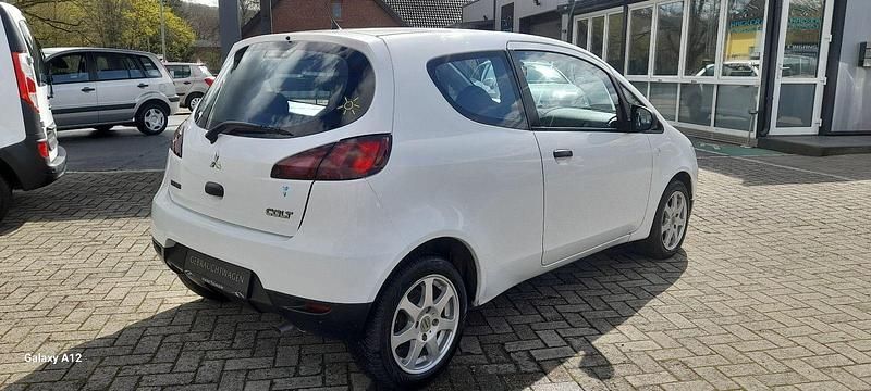 Gebraucht Mitsubishi Colt 75 PS (55 kW) 2009 Weiß Kleinwagen