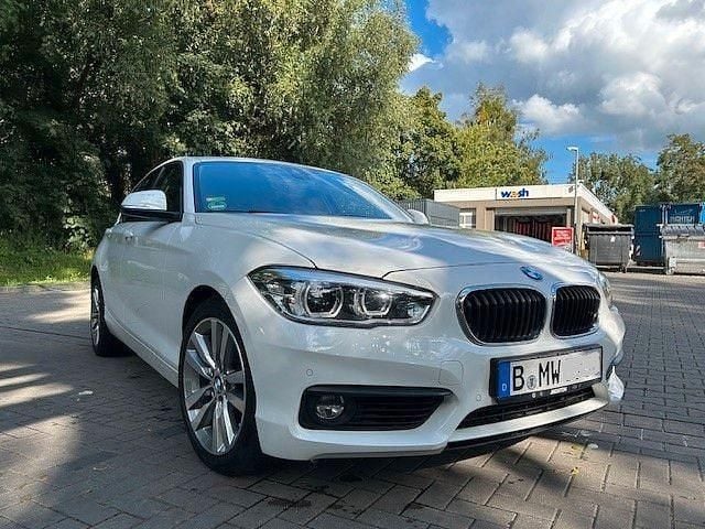 Weiß Gebraucht 2019 BMW 118 Advantage Kleinwagen | 18.400 € (Fairer Preis) - Bild 1/4