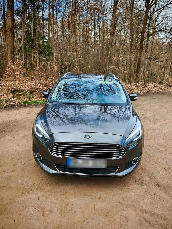 Gebraucht Ford S-MAX Titanium 160 PS (117 kW) 2017 Grau Van / Kleinbus