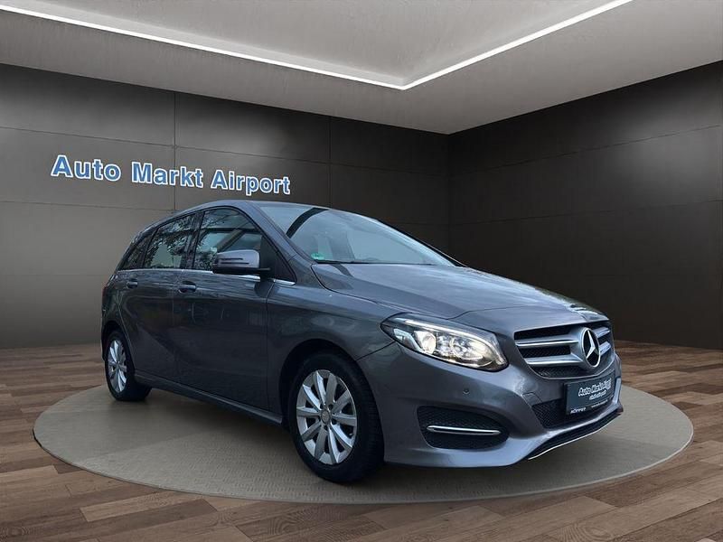 Grau Gebraucht 2015 Mercedes 180 Limousine | 13.450 € (Superpreis) - Bild 1/4