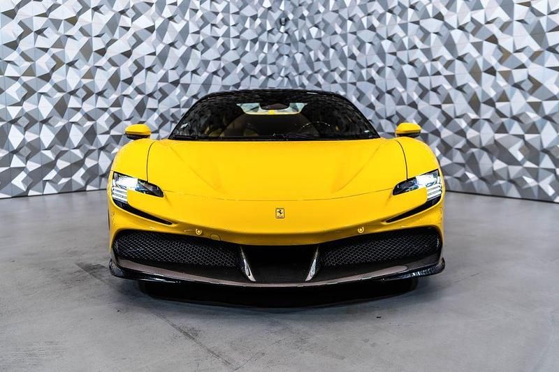 Gebraucht Ferrari SF90 780 PS (573 kW) 2023 Gelb Cabrio