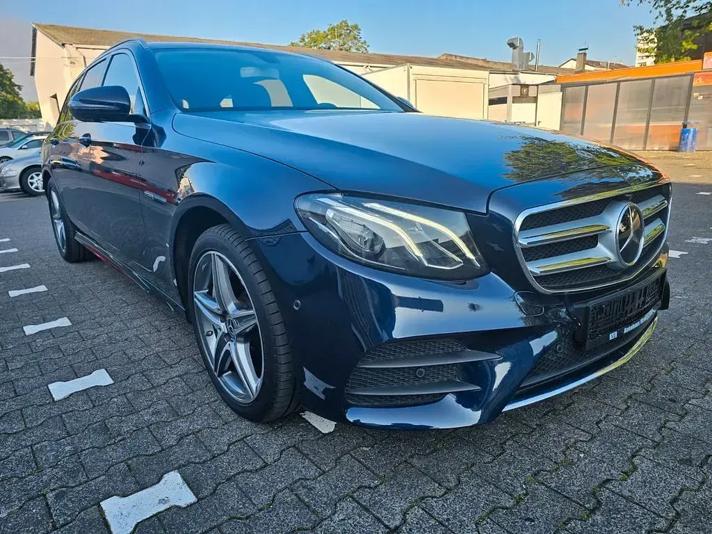 Gebraucht Mercedes E300 AMG line 194 PS (142 kW) 2020 Blau Limousine