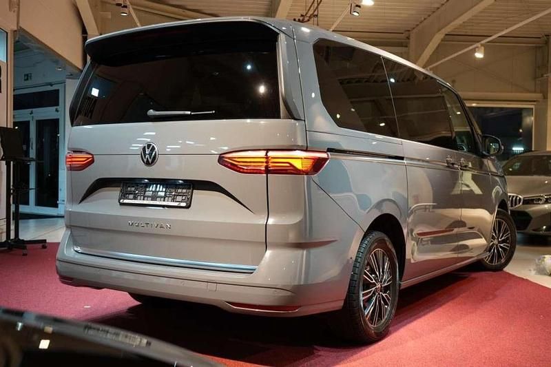 Gebraucht VW Multivan Style 150 PS (110 kW) 2024 Pure gray Van