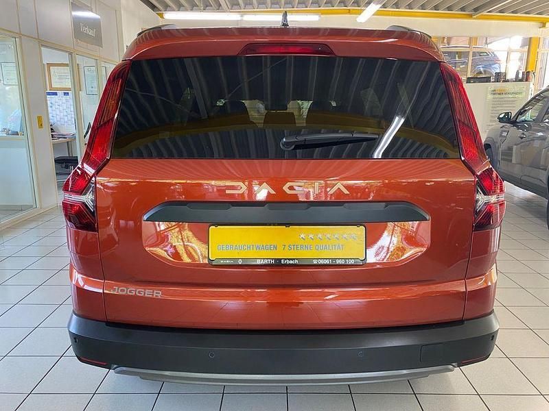 Gebraucht Dacia Jogger Extreme 101 PS (74 kW) 2024 Terrakottabraun Van / Kleinbus