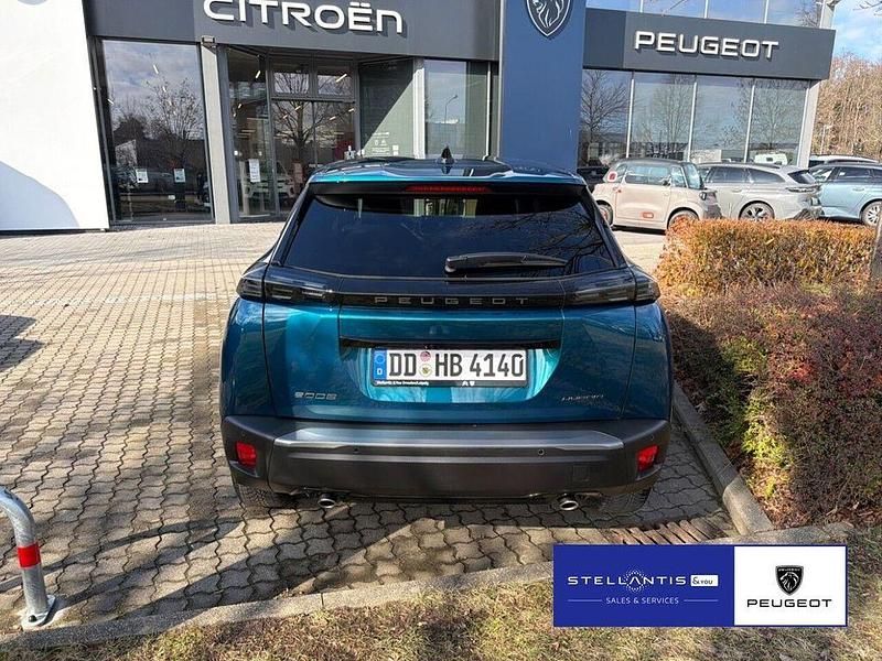 Neu Peugeot 2008 Allure 136 PS (100 kW) 2026 Blau SUV