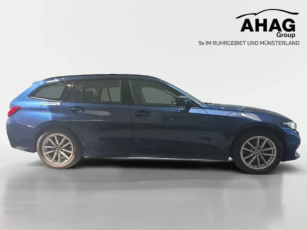 Gebraucht BMW 320 Sport Line 190 PS (139 kW) 2024 Blau Kombi