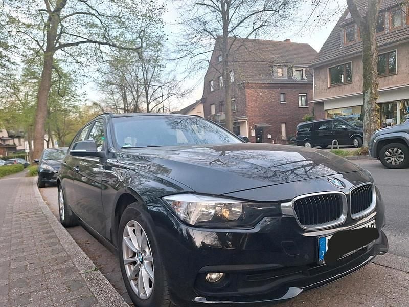 Schwarz Gebraucht 2016 BMW 320 Kombi | 10.140 € (Guter Preis) - Bild 1/4