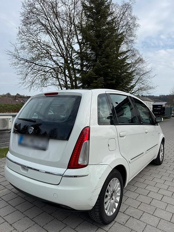 Gebraucht Lancia Musa 95 PS (69 kW) 2010 Weiß Van / Kleinbus