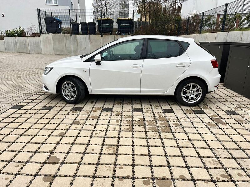 Weiß Gebraucht 2015 Seat Ibiza I-Tech Kleinwagen | 7.350 € (Fairer Preis) - Bild 1/4