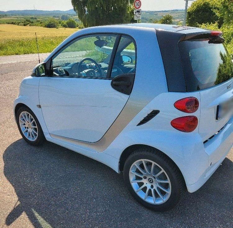 Weiß Gebraucht 2011 Smart ForTwo Coupé Passion Coupé | 6.400 € (Fairer Preis) - Bild 1/4