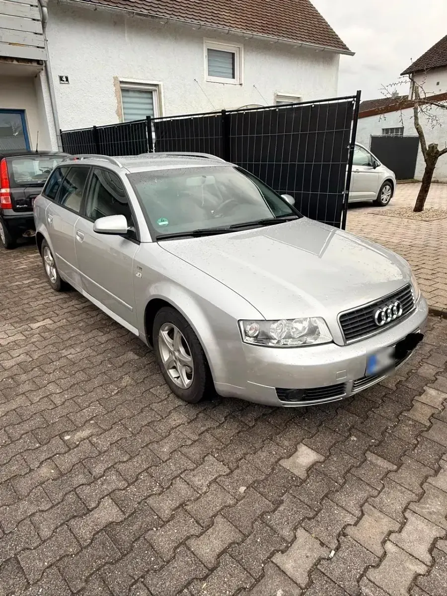 Gebraucht Audi A4 105 PS (77 kW) 2004 Grau Kleinwagen