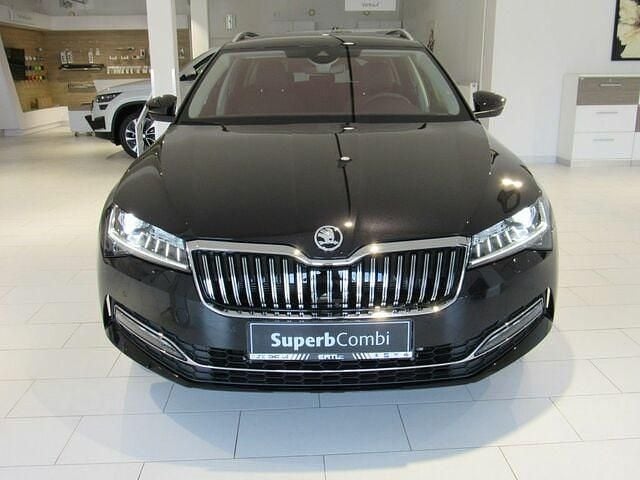 Gebraucht Skoda Superb Style 150 PS (110 kW) 2023 Blackmagic perleffekt Kombi