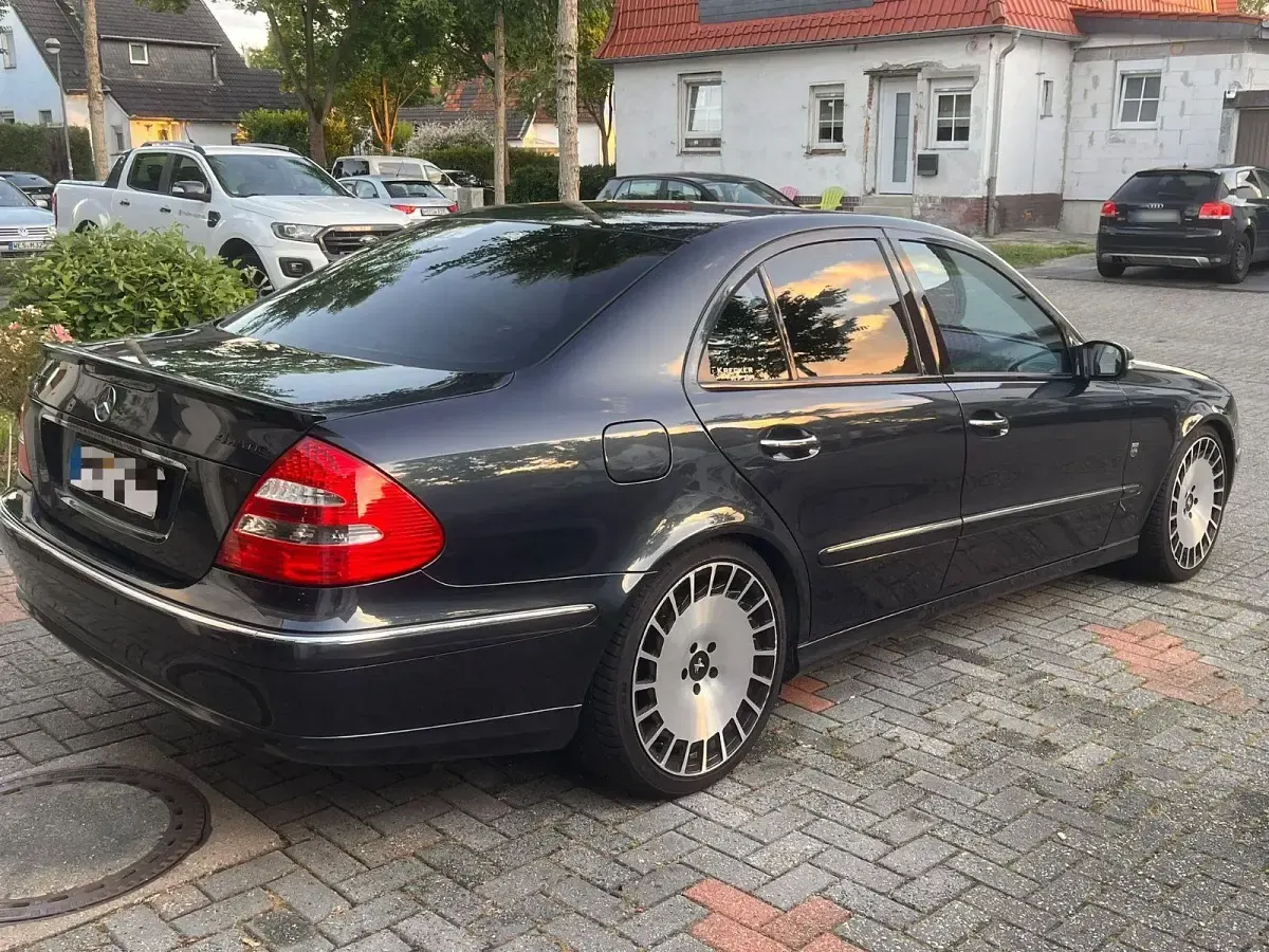 Gebraucht Mercedes E320 Avantgarde 224 PS (164 kW) 2004 Schwarz Limousine