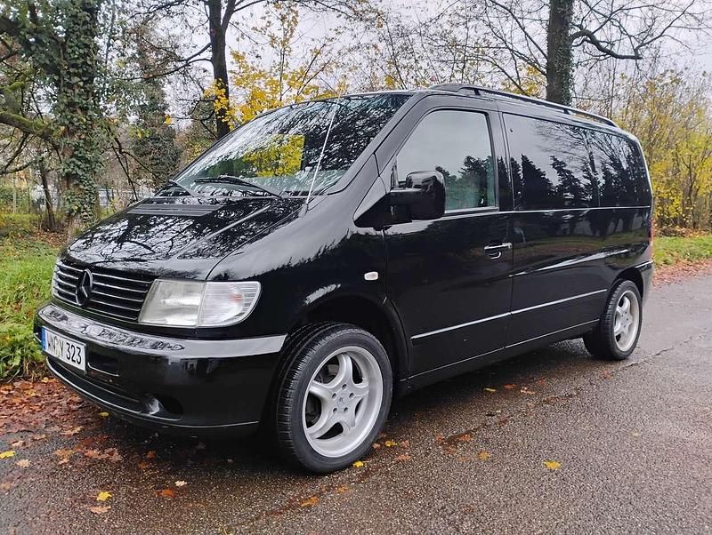 Schwarz Gebraucht 1998 Mercedes Vito Van / Kleinbus | 8.999 € (Teuer) - Bild 1/4