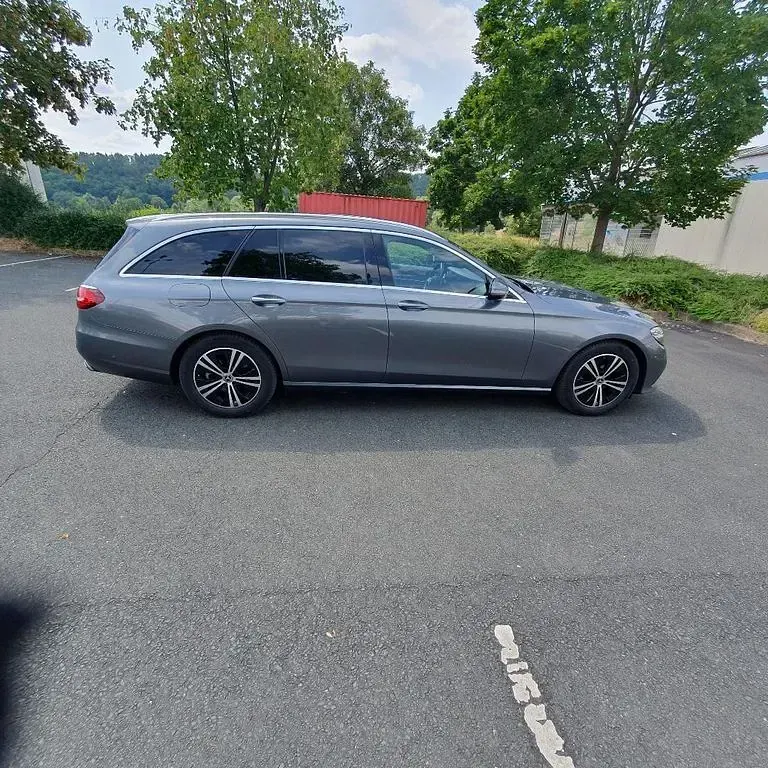 Gebraucht Mercedes E200 160 PS (117 kW) 2023 Grau Limousine