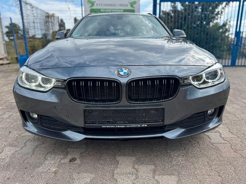 Gebraucht BMW 318 143 PS (105 kW) 2013 Grau Kombi