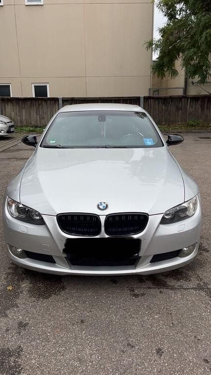 Silber Gebraucht 2007 BMW 320 Cabriolet Sport Line Cabrio | 6.890 € (Fairer Preis) - Bild 1/4