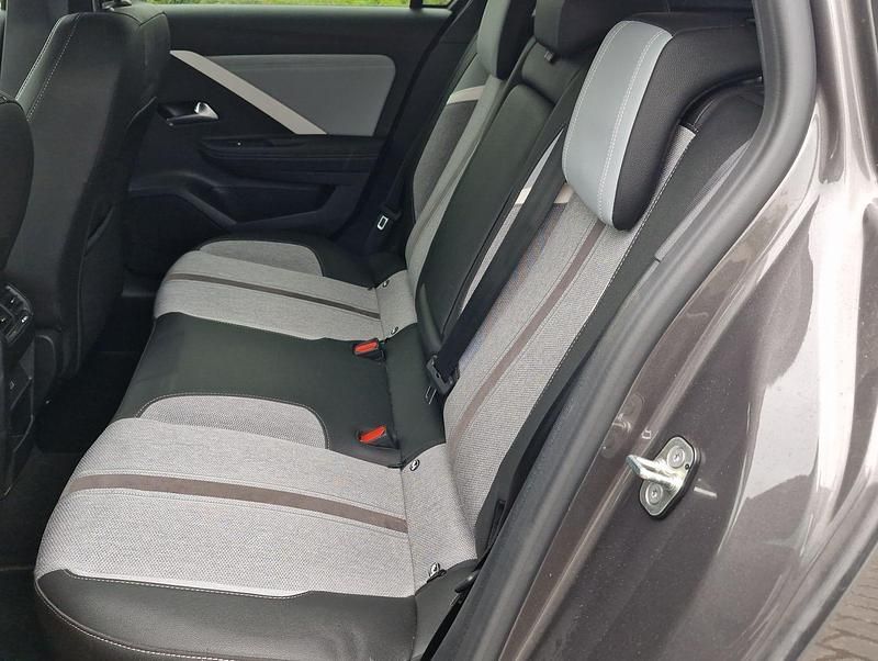 Gebraucht Opel Astra Elegance 131 PS (96 kW) 2024 Grau metallic Kleinwagen