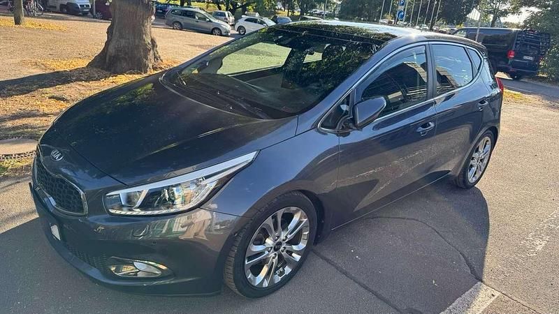 Gebraucht Kia Ceed Spirit 135 PS (99 kW) 2012 Grau Kleinwagen