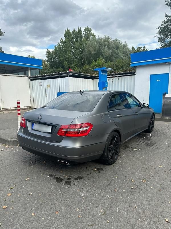 Gebraucht Mercedes E200 Avantgarde 184 PS (135 kW) 2012 Grau Limousine