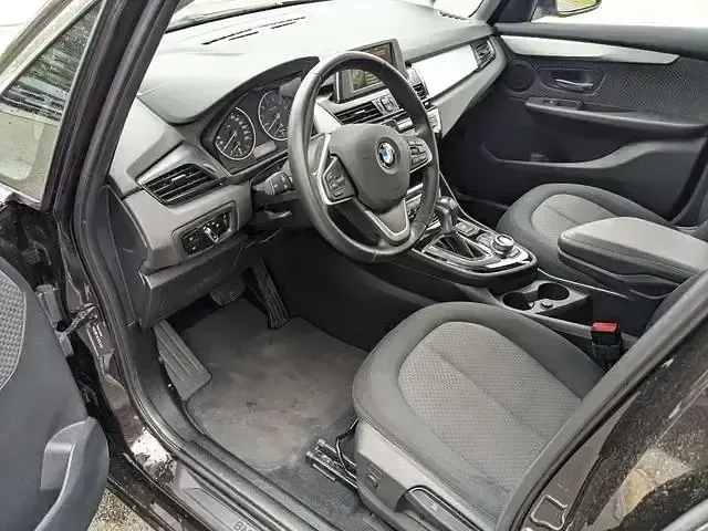 Używany BMW 218 Advantage 136 KM (100 kW) 2016 Brązowy Minivan