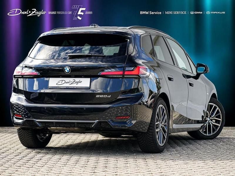 Gebraucht BMW 220 Active Tourer M Sport 163 PS (119 kW) 2025 Saphirschwarz metallic Van / Kleinbus