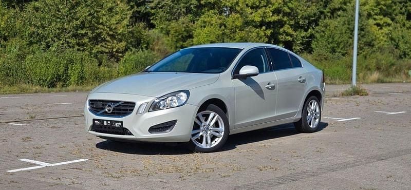 Grau Gebraucht 2013 Volvo S60 Summum Limousine | 10.990 € (Guter Preis) - Bild 1/4