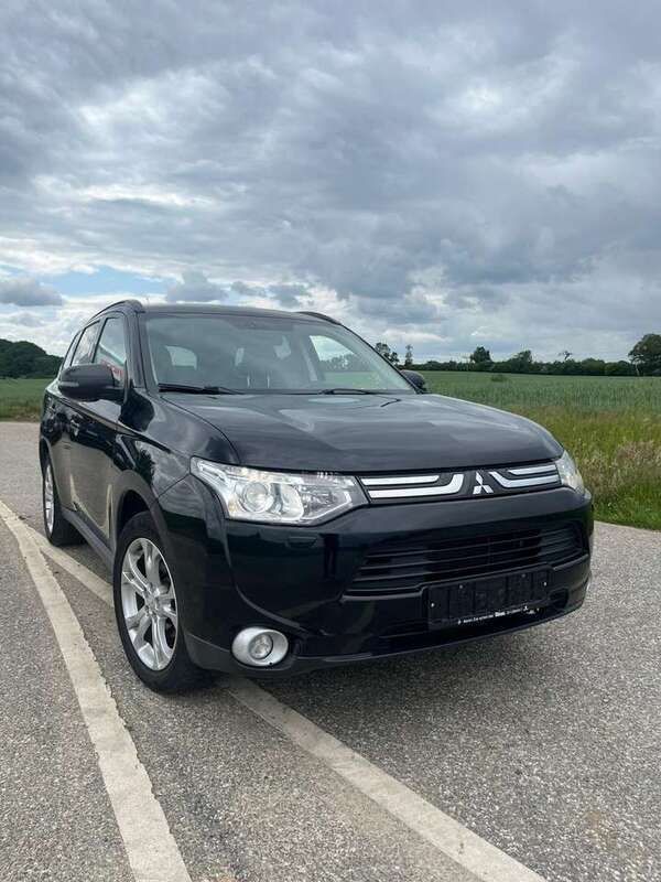 Schwarz Gebraucht 2013 Mitsubishi Outlander SUV | 8.800 € (Fairer Preis) - Bild 1/4