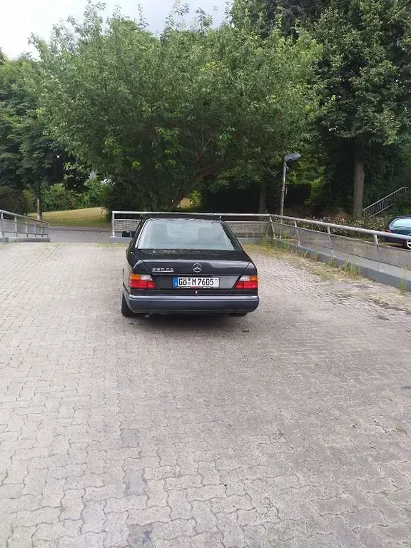Gebraucht Mercedes 230 132 PS (97 kW) 1992 Schwarz Coupé