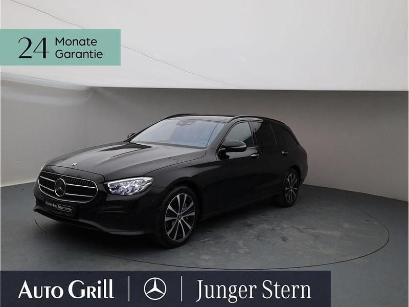 Unilack schwarz Gebraucht 2022 Mercedes E300 Avantgarde Kombi | 33.850 € (Teuer) - Bild 1/4