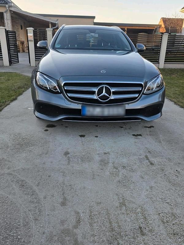Gebraucht Mercedes E220 194 PS (142 kW) 2018 Silber Limousine
