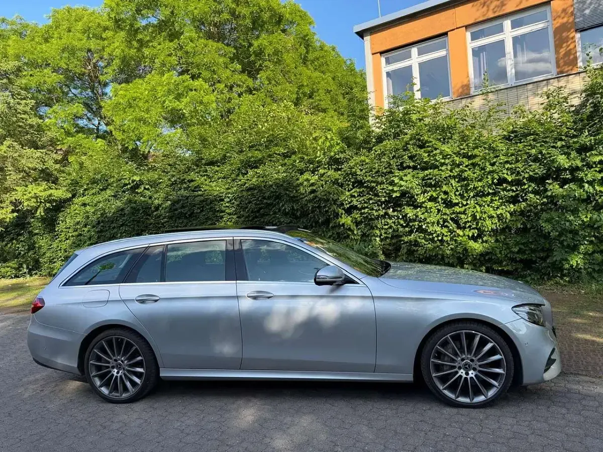 Gebraucht Mercedes E400 333 PS (244 kW) 2017 Iridiumsilber  metalliclack Kombi