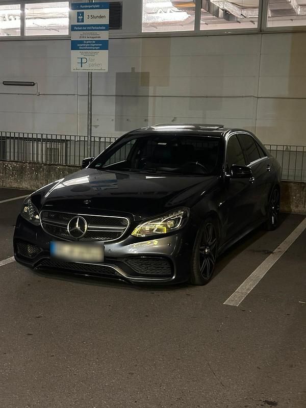 Grau Gebraucht 2013 Mercedes E350 AMG Limousine | 22.500 € - Bild 1/4