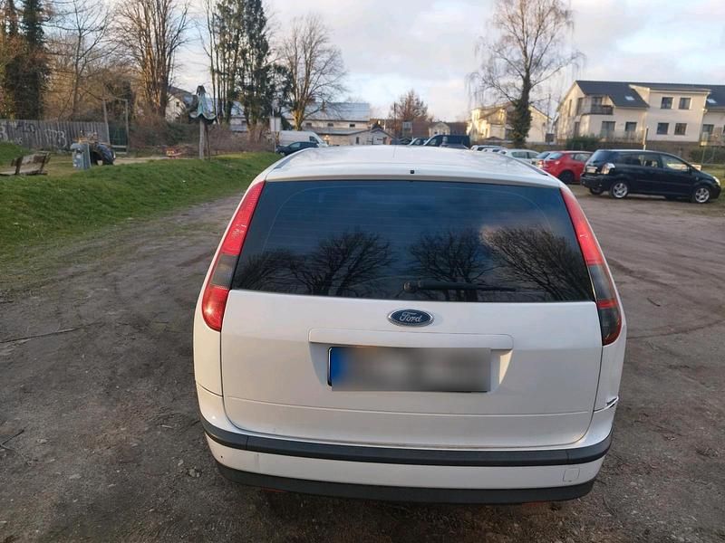 Gebraucht Ford Focus 109 PS (80 kW) 2008 Weiß Kombi