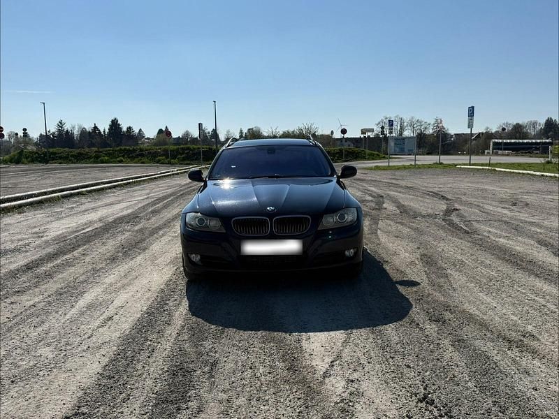 Second-hand BMW 330 245 CP (180 kW) 2009 Albastru Break