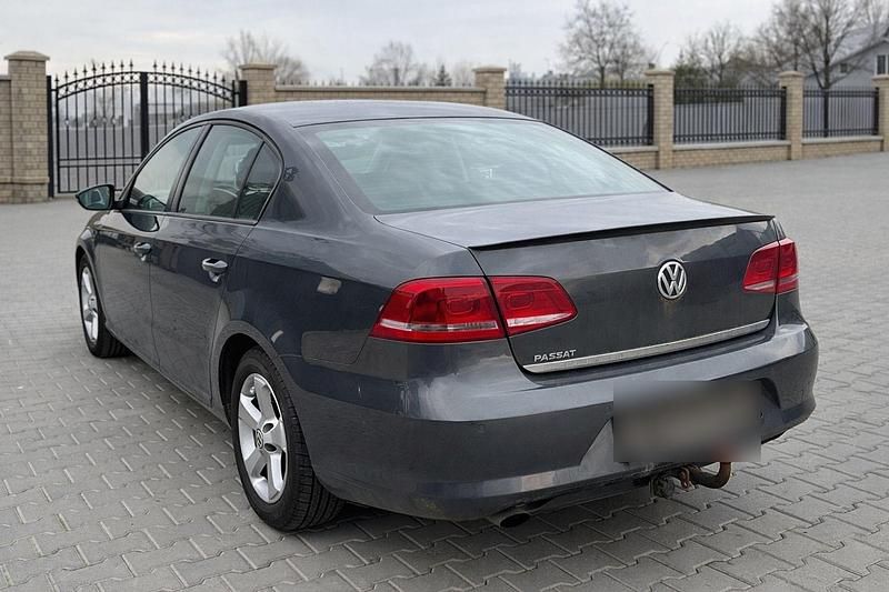 Gebraucht VW Passat 105 PS (77 kW) 2011 Grau Limousine