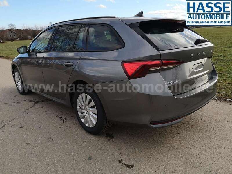 Neu Skoda Octavia Essence 150 PS (110 kW) 2025 Schwarz Kombi