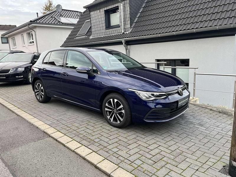 Atlantic blue Gebraucht 2021 VW Golf VIII United Limousine | 21.190 € (Guter Preis) - Bild 1/4