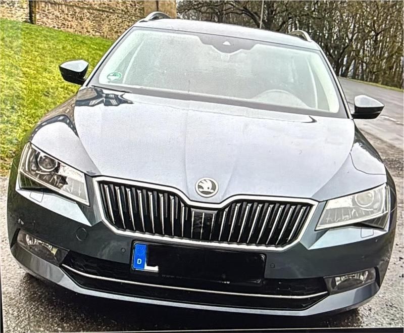 Gebraucht Skoda Superb Style 190 PS (139 kW) 2017 Blau Kombi