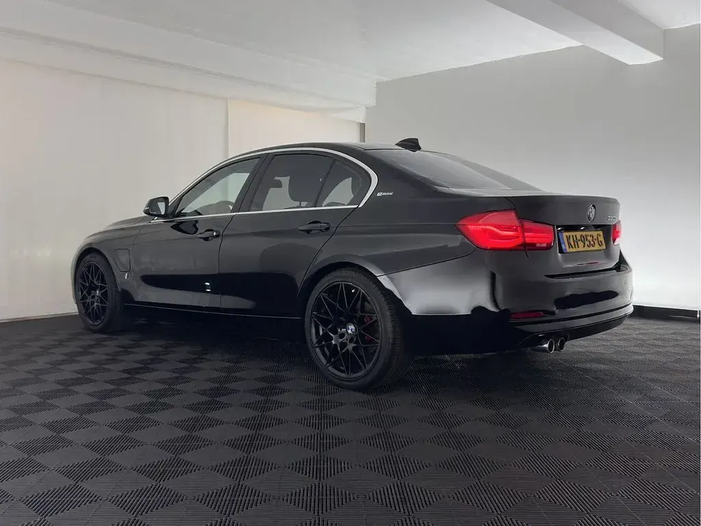Gebraucht BMW 330e Executive 252 PS (185 kW) 2016 Schwarz Limousine