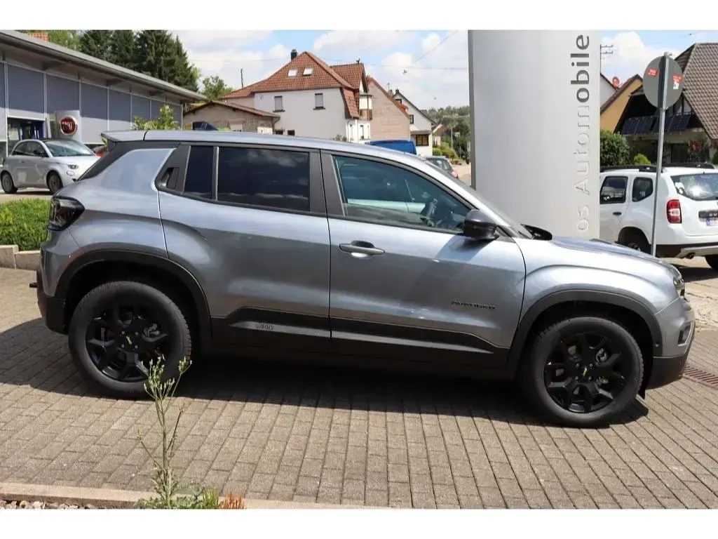 Neu Jeep Avenger North 145 PS (106 kW) 2026 Grau SUV