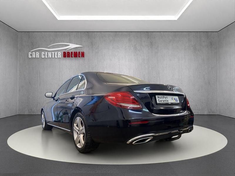 Gebraucht Mercedes E350 Avantgarde 258 PS (189 kW) 2016 Blau Limousine