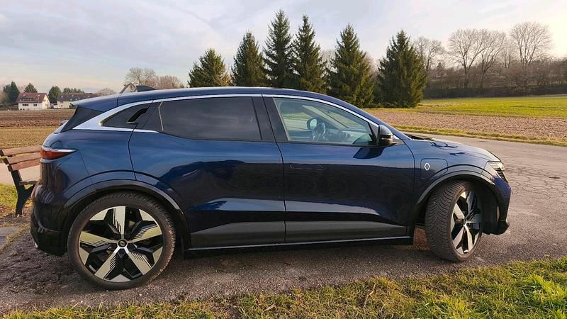 Blau Gebraucht 2022 Renault Megane E-Tech Techno Van / Kleinbus | 25.800 € (Fairer Preis) - Bild 1/3